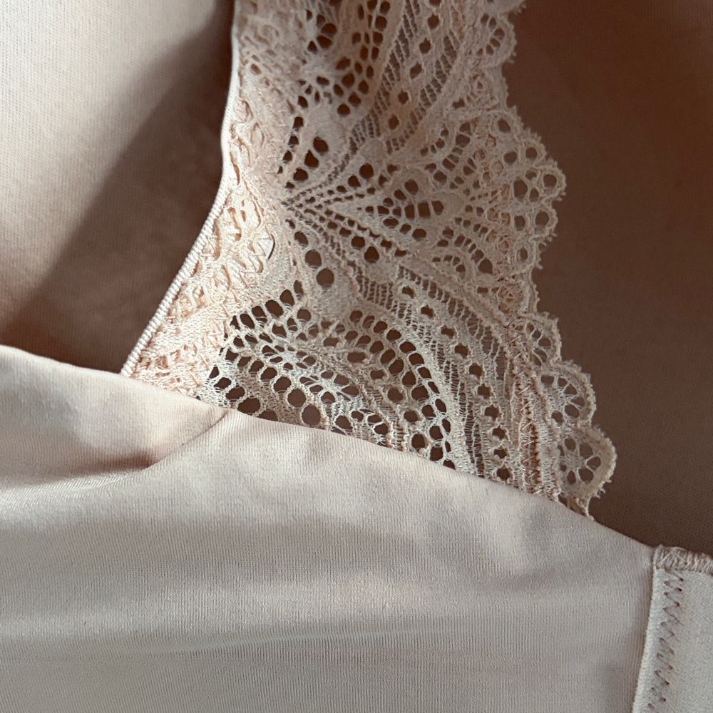 Soma Embliss Luxe Wireless Lace J Hook Bra Size 36D EXCELLENT CONDITION Blush - Picture 3 of 9